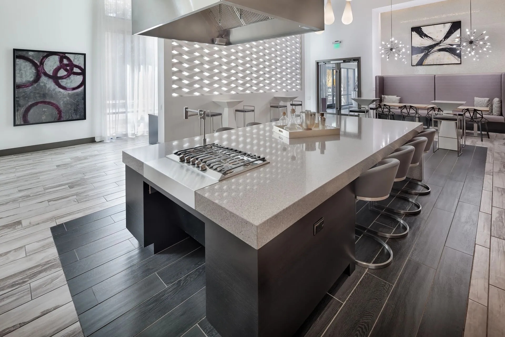 Building Photo - 480 N Orange Ave