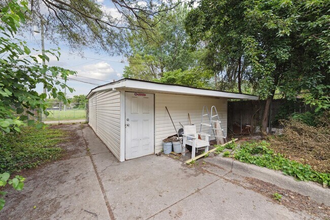 Building Photo - 4 Bedroom 2 Bath $1,500