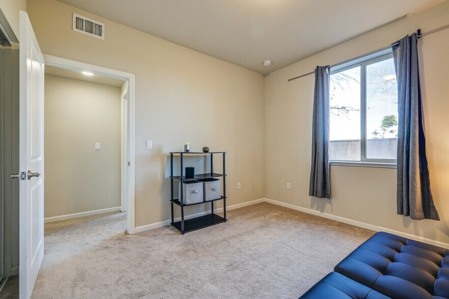 Building Photo - 140 Ivy Ave