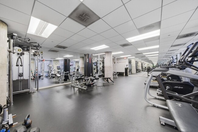 Building Photo - 720 N Larrabee St