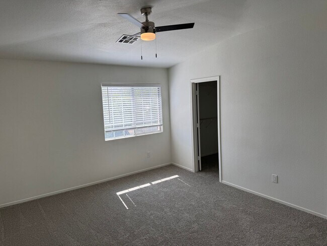 Building Photo - New flooring and kitchen. No neigbors behi...