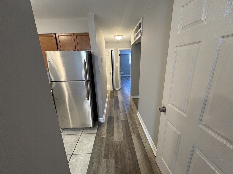 Building Photo - 906 N Fulton Ave