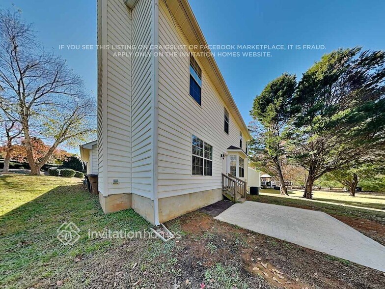 Building Photo - 474 Carlisle Dr