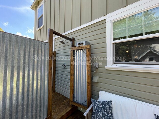 Building Photo - 2318 N 17th Ave