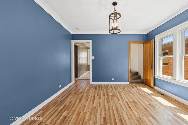 Building Photo - 6236 W Cornelia Ave