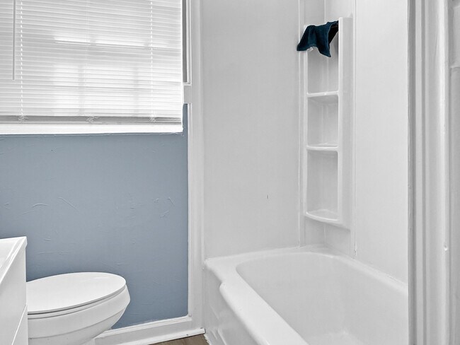 Building Photo - 2150 Alfred Ln