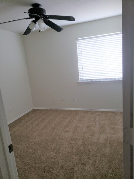 Building Photo - 406 Creston St