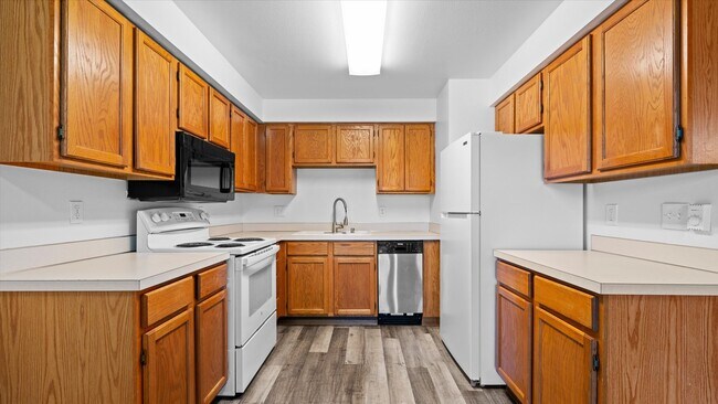 Building Photo - 3121 W Hood Ave