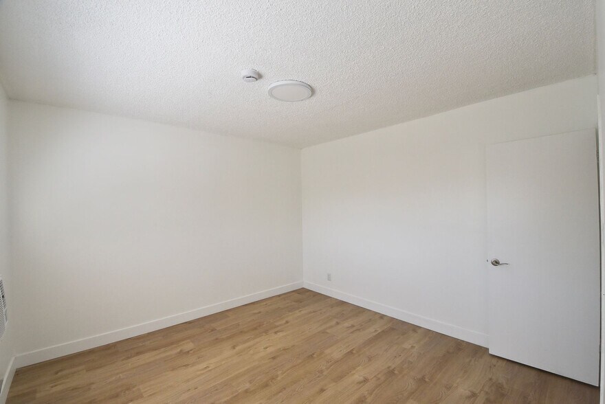 Building Photo - 5734 Hazeltine Ave