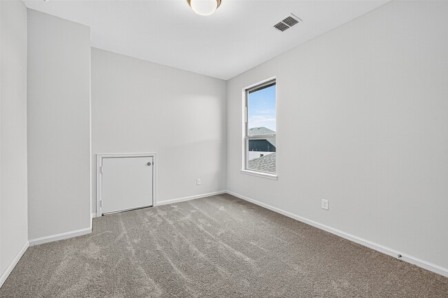 Building Photo - 5019 Bowen Pr Dr