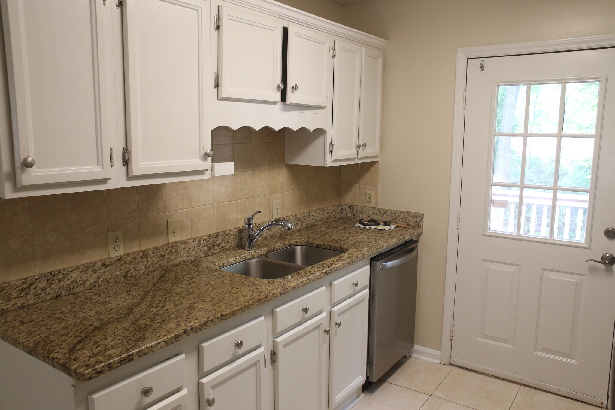 Kitchen left - 4004 Inwood Dr