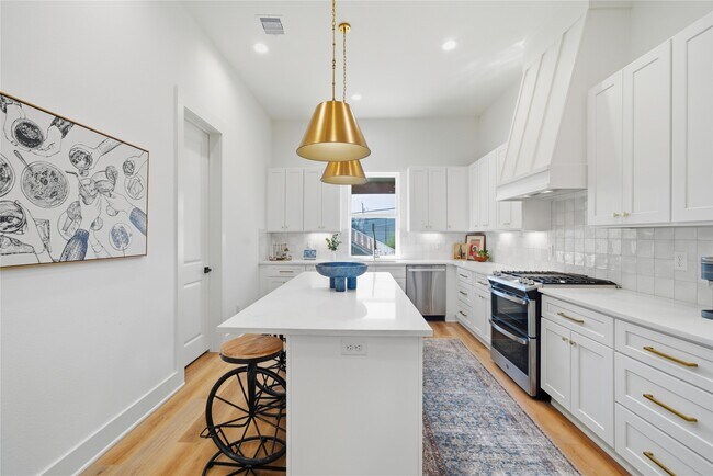 Building Photo - 1307 E 27th St