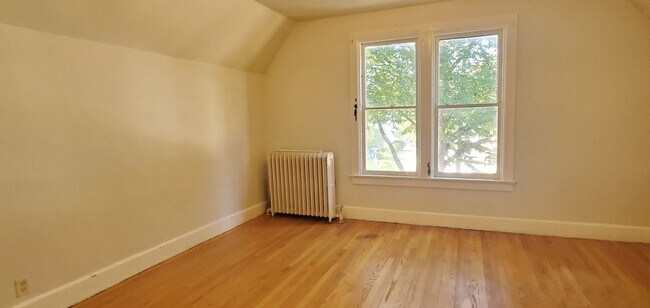 Building Photo - 218 N Oakland Ave