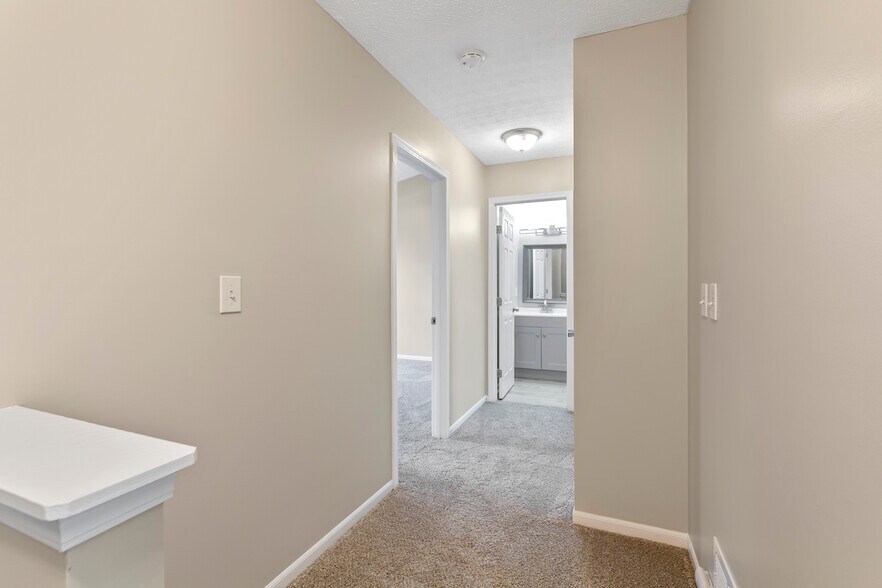 Building Photo - 5710 Silver Spurs Ln