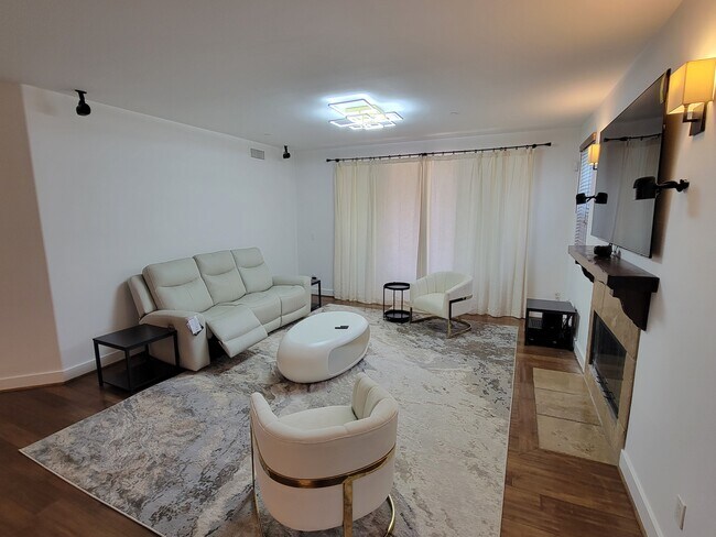 Building Photo - 1310 Armacost Ave