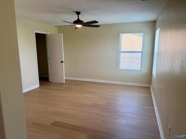 Building Photo - 226 Dormont Dr NE