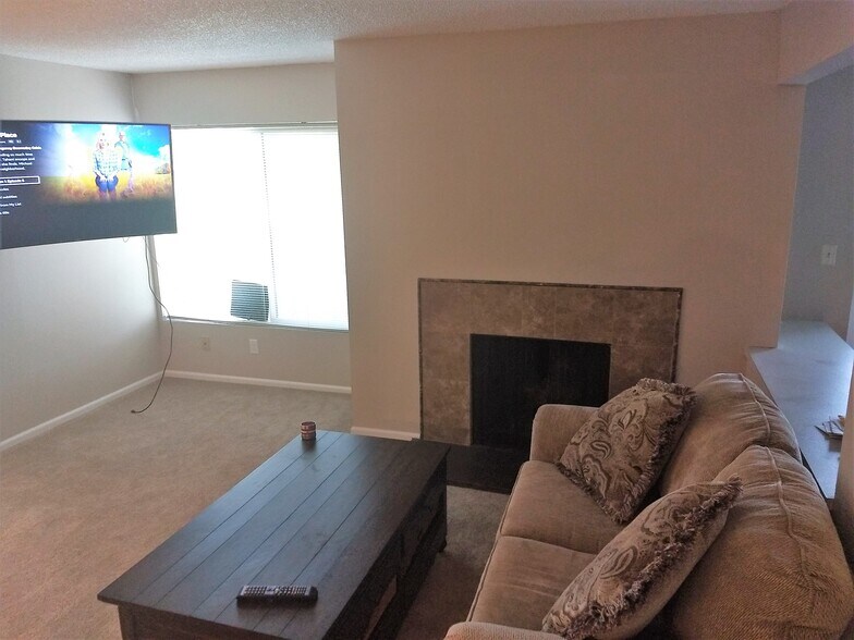 Building Photo - 303 Gage Blvd #325