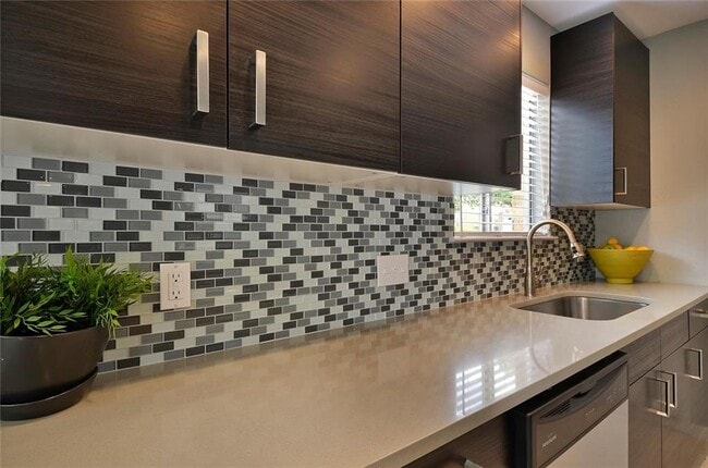 Building Photo - 10110 Woodland Village Dr