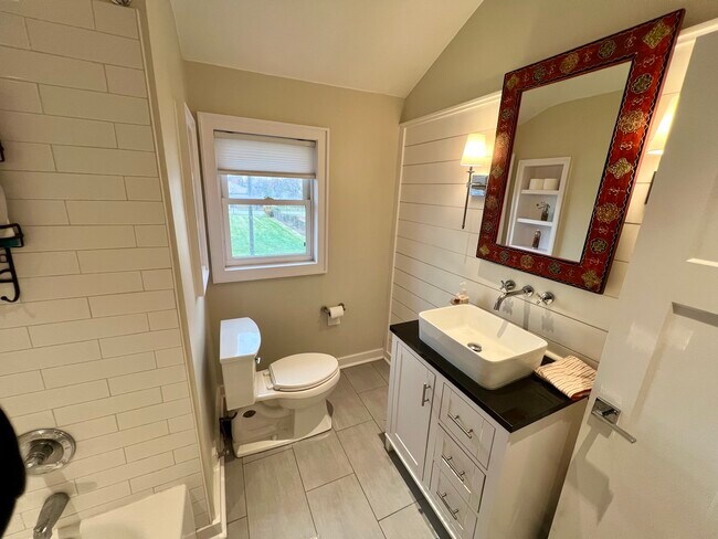 Building Photo - 246 Washington Ave