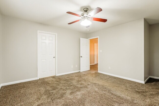 Building Photo - 146 Willowbrook Cir