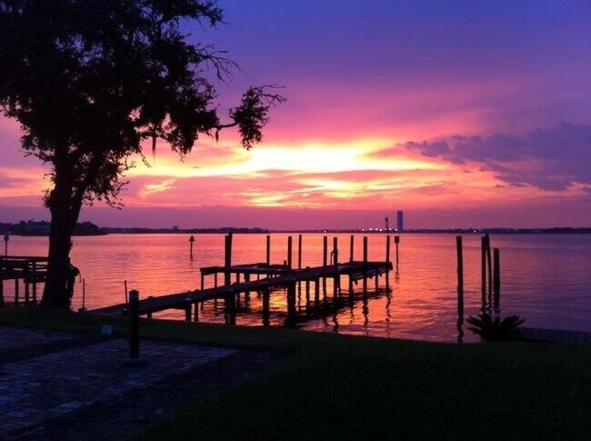 Building Photo - 50 Lazy Ln