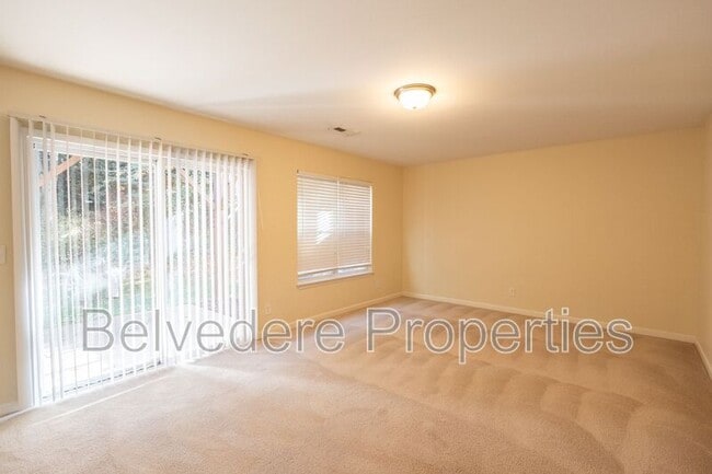 Building Photo - 36 Ackland Dr