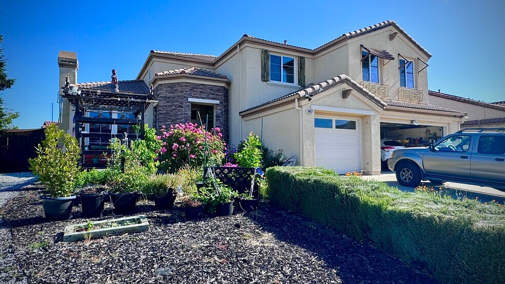 Primary Photo - 2447 Stanford Way