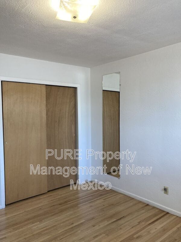 Building Photo - 712 Cagua Dr NE