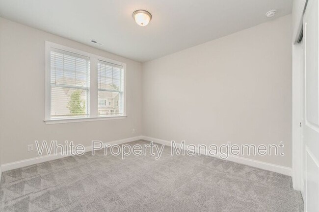 Building Photo - 209 Forsythia Ln