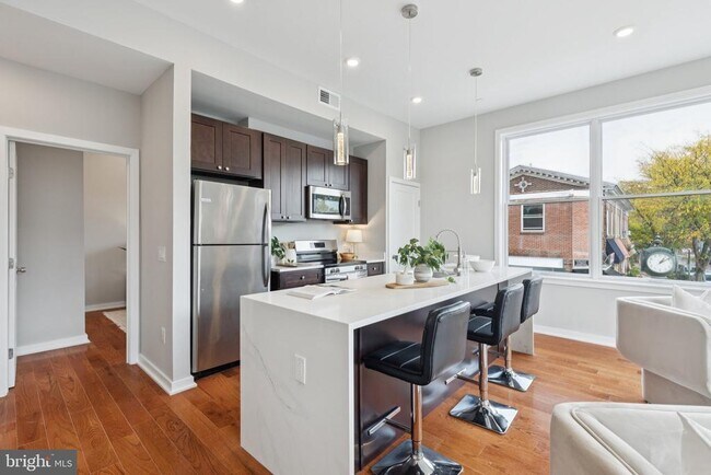 Building Photo - 100 Forrest Ave