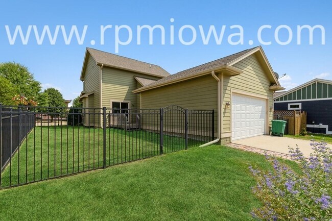 Building Photo - LARGE PRAIRIE TRAIL HOME!! 4 Bedroom, 3.5 Bath Home in Ankeny