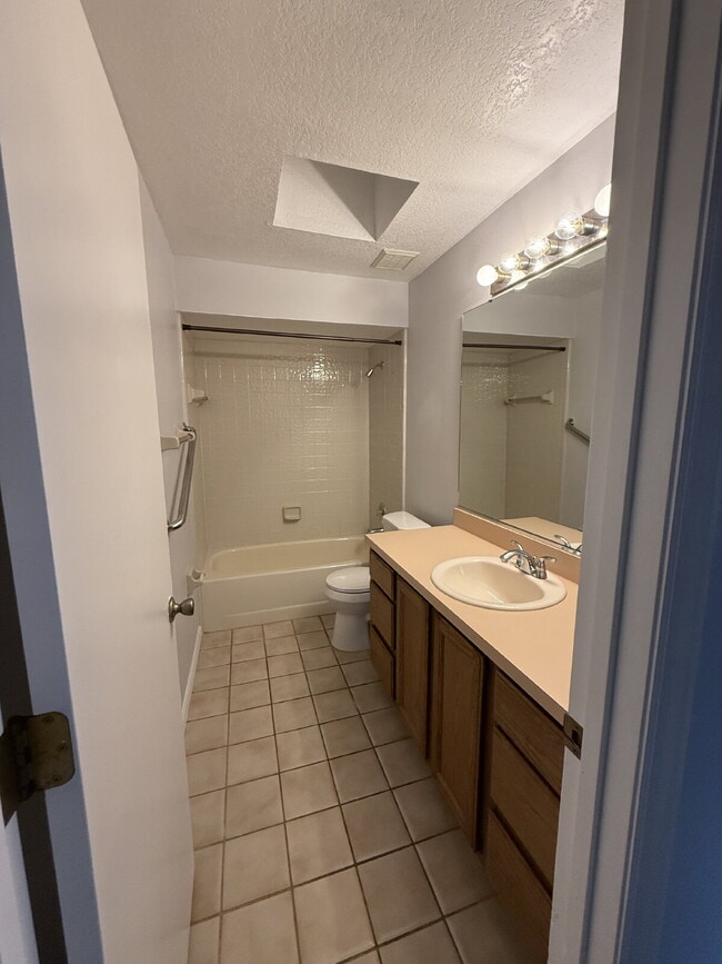 Building Photo - Charming 3 Bedroom with 2 Full Baths in Ca...