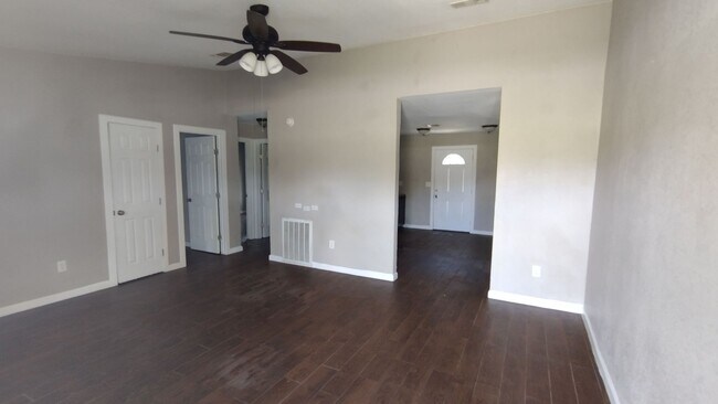 Building Photo - 933 Meadowlark Circle