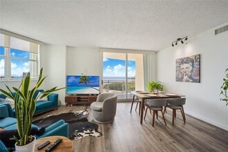 Building Photo - 2475 Brickell Ave