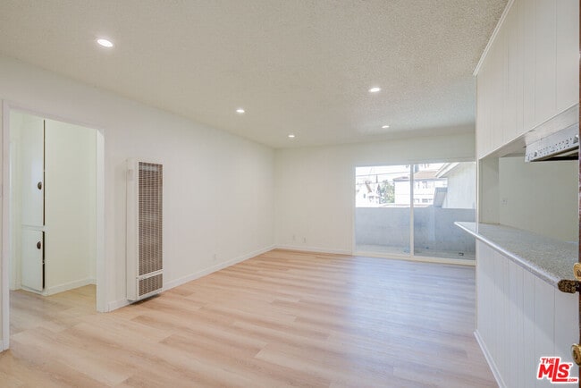 Building Photo - 305 E Plymouth St