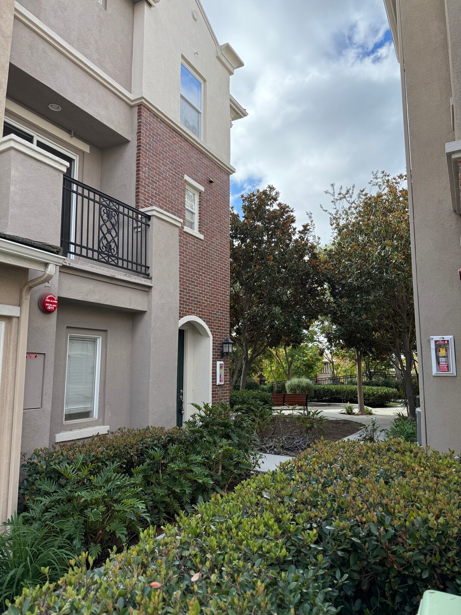 Building Photo - 1262 Elfin Forest Rd W