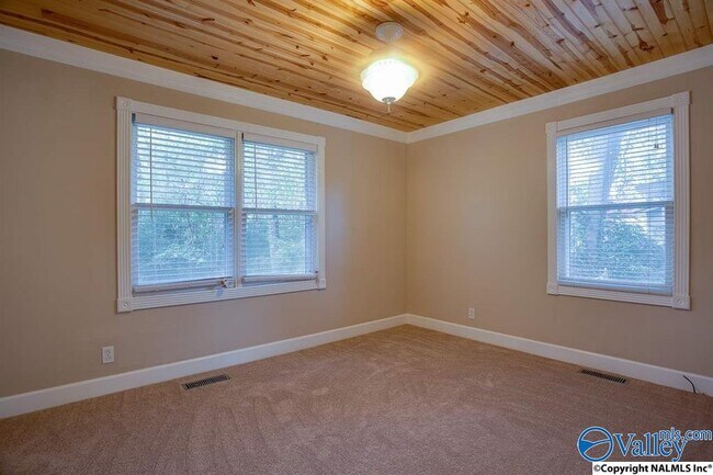 Building Photo - 4306 Cloverdale Dr NW