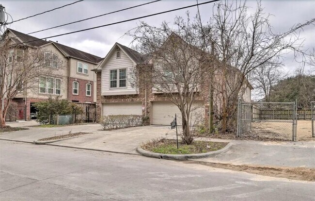 Building Photo - 1006 Rochow St