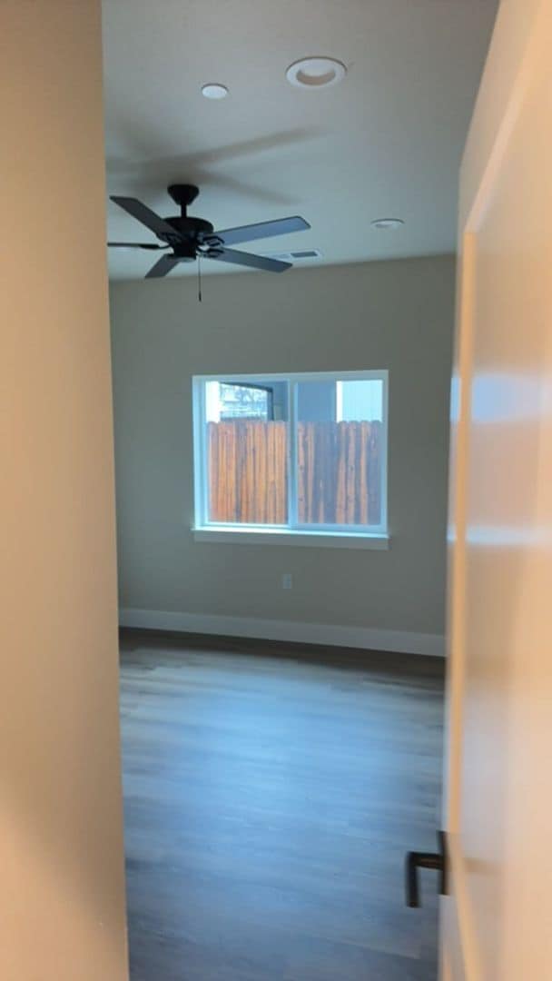 Building Photo - 101 E Lindo Ave