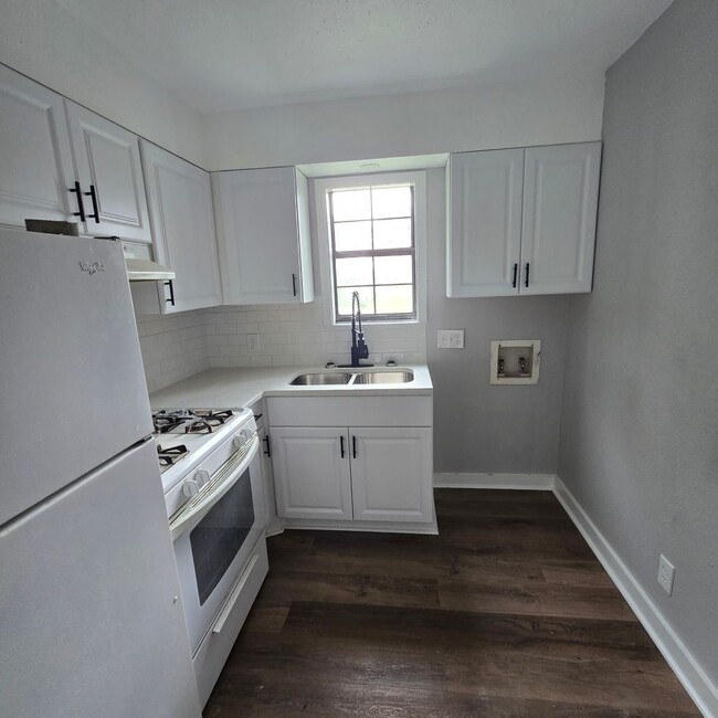 Building Photo - Completely Remodeled • 2/1 Duplex in Heber...