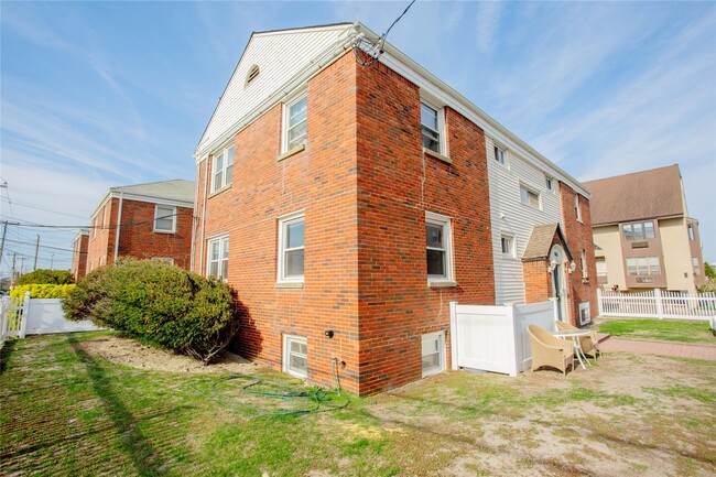 Building Photo - 601 Shore Rd