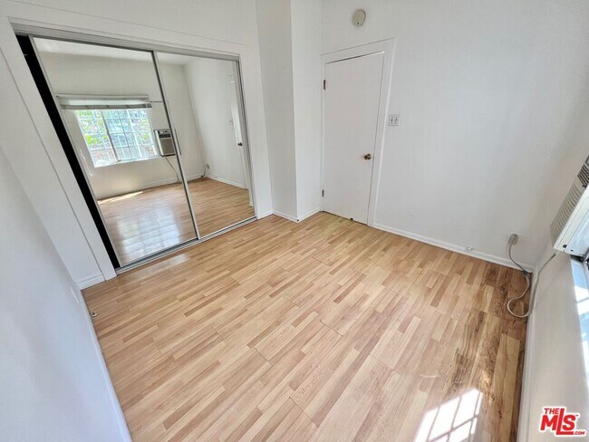 Building Photo - 420 Altair Pl