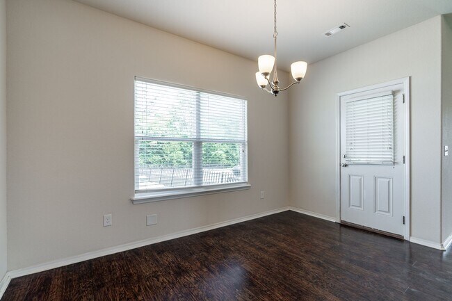 Building Photo - 3 Bedroom 2 Bath West Fay Home w/HUGE Backyard!