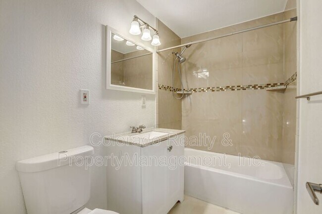 Building Photo - 2581 S Hazel Ct