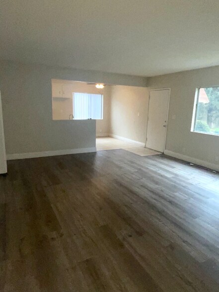 Building Photo - 562 Silverwood Ave