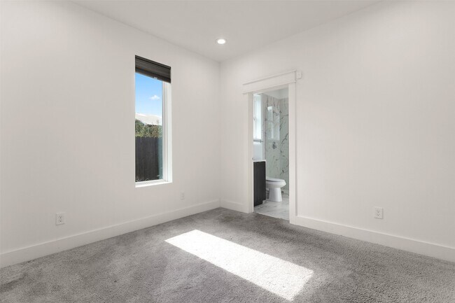 Building Photo - 500 Schweikhardt St