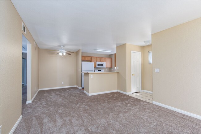Building Photo - 2 bedroom in gated community with pool/spa...
