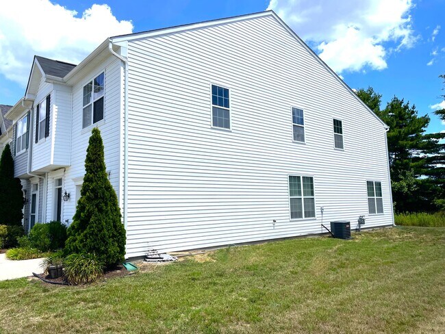Building Photo - 262 Garrison Way