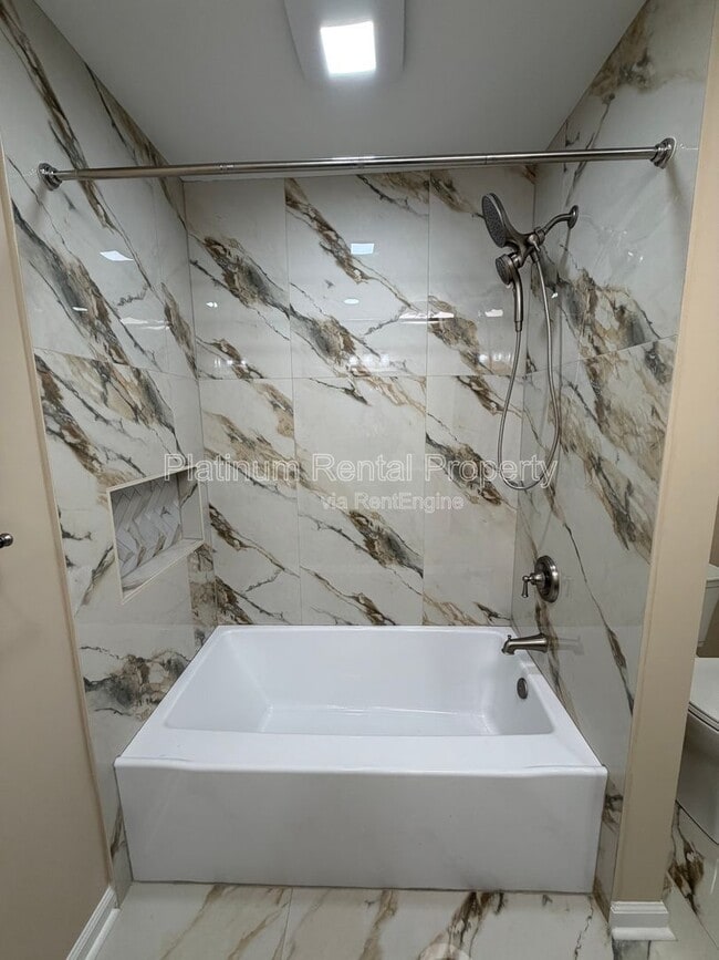 Building Photo - 1900 Selwyn Dr