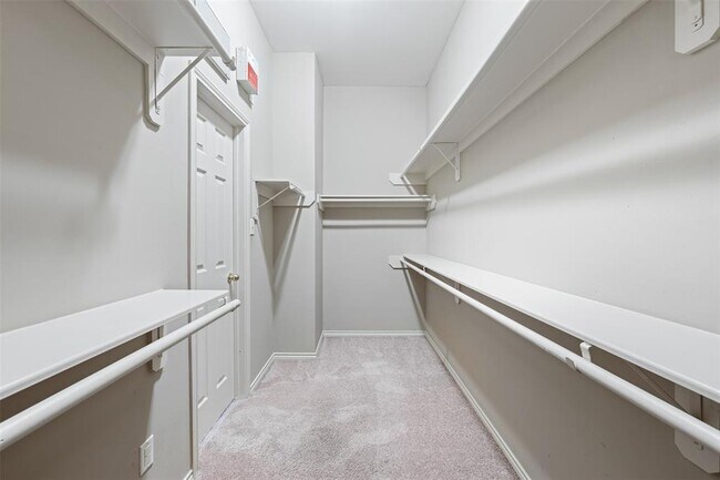 Building Photo - 21922 Rivergate Ct